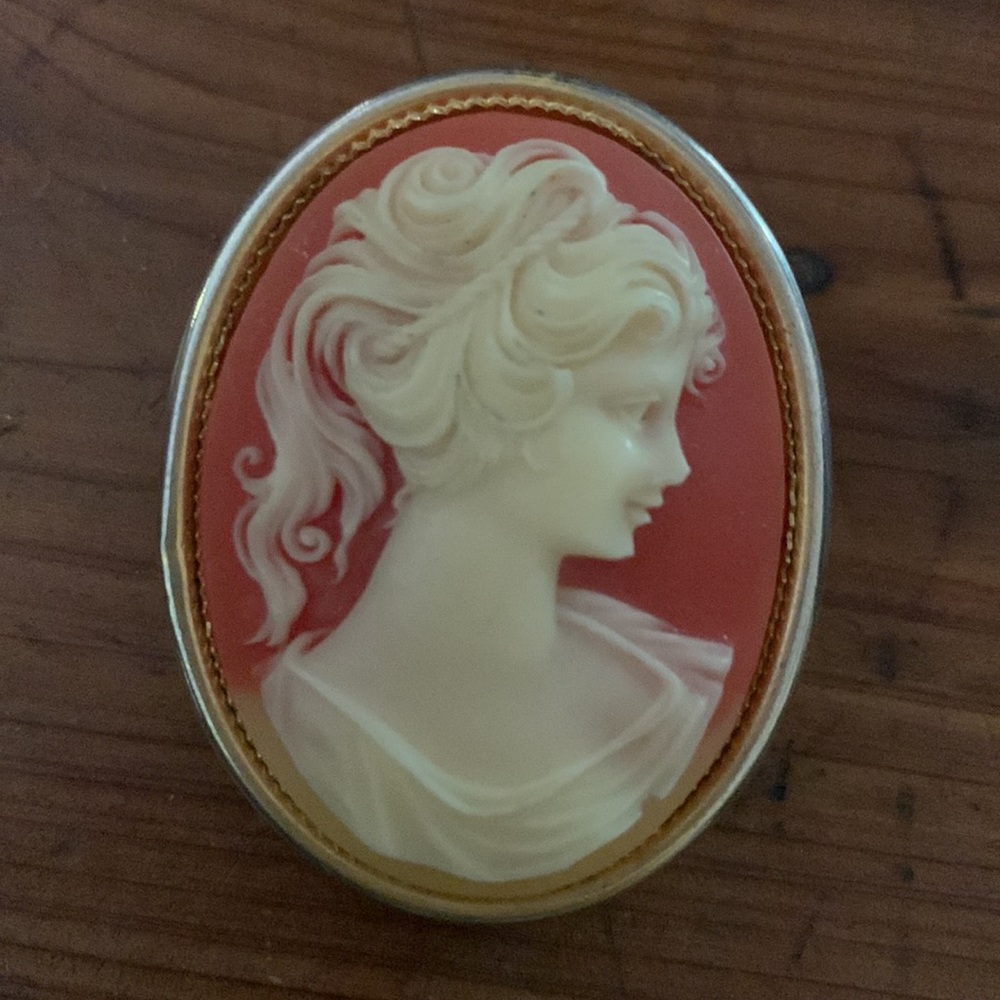 Vintage 1970’s Avon Pendant/Brooch